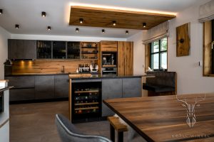 Küche grauer Betonlook mit Nussholz